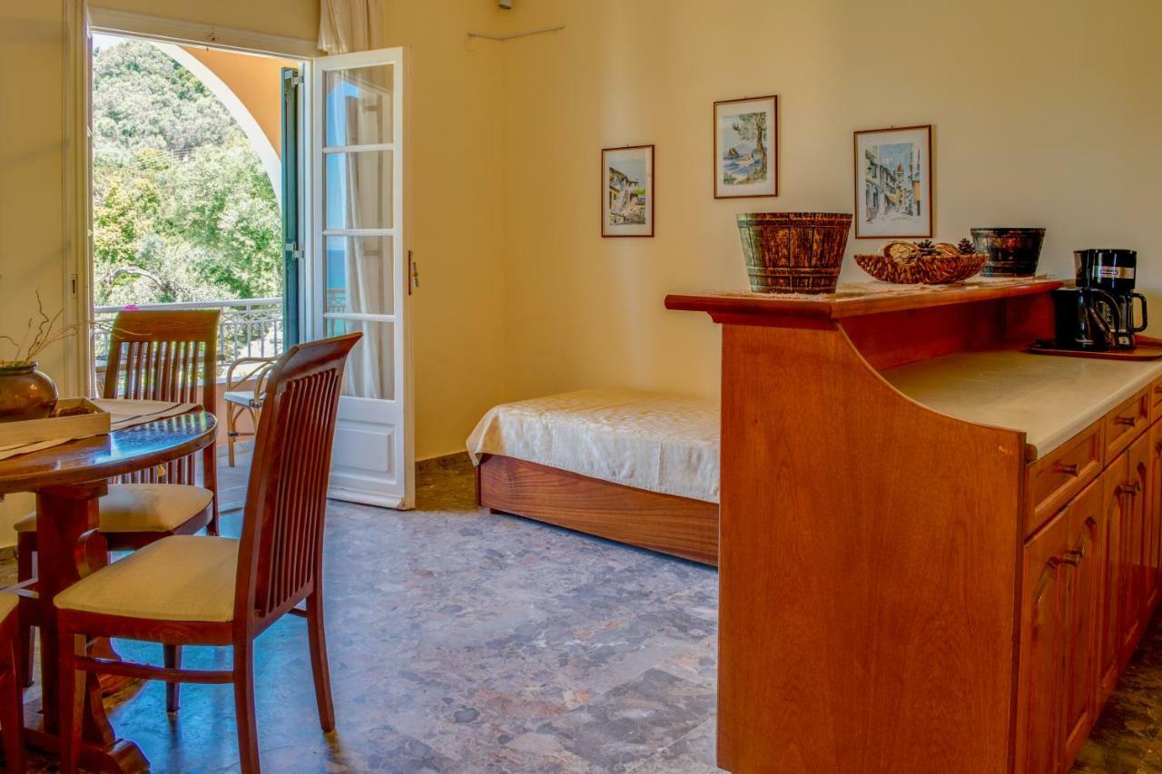 Naftis Apartments Пелекас Екстериор снимка
