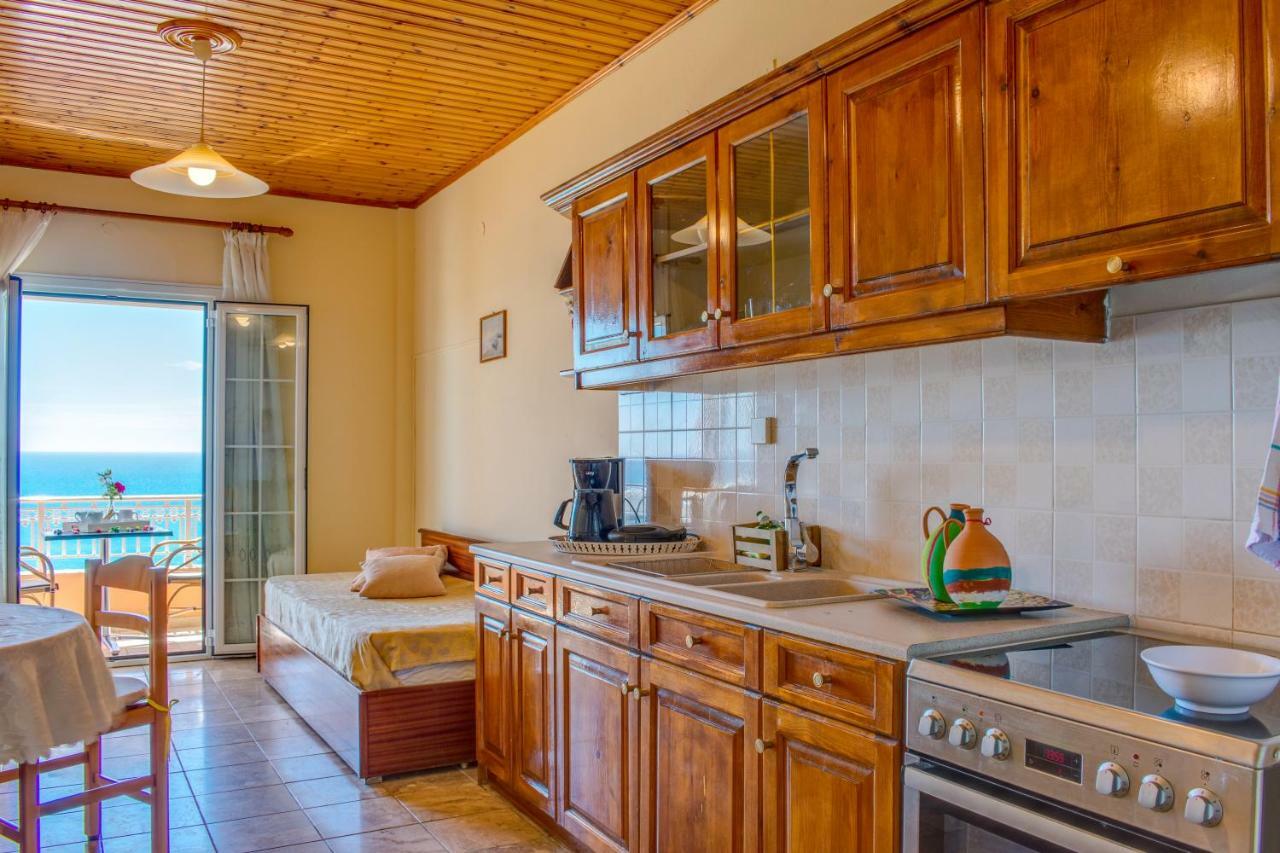 Naftis Apartments Пелекас Екстериор снимка