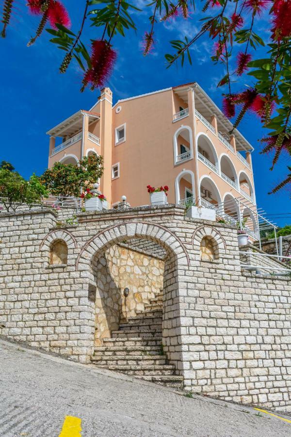 Naftis Apartments Пелекас Екстериор снимка