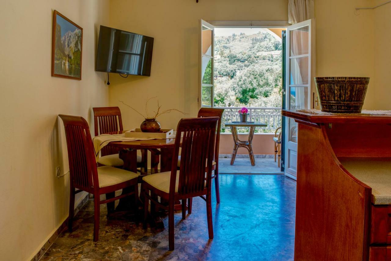 Naftis Apartments Пелекас Екстериор снимка