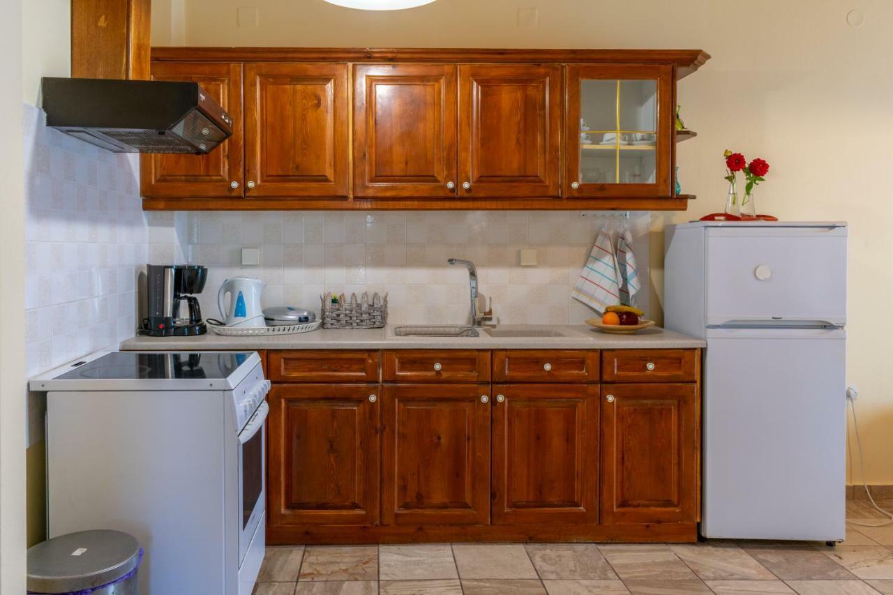 Naftis Apartments Пелекас Екстериор снимка